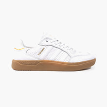 Cargar imagen en el visor de la galería, ADIDAS TYSHAWN LOW