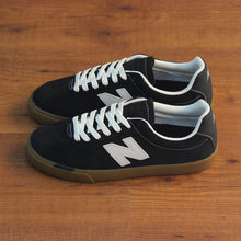 Cargar imagen en el visor de la galería, NEW BALANCE NUMERIC NM22 GW