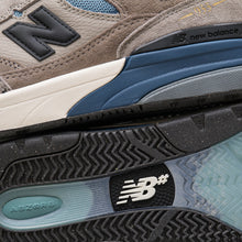 Cargar imagen en el visor de la galería, NEW BALANCE NUMERIC NM933 ASB REYNOLDS