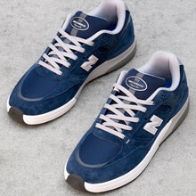 Cargar imagen en el visor de la galería, NEW BALANCE NUMERIC NM933 LNV