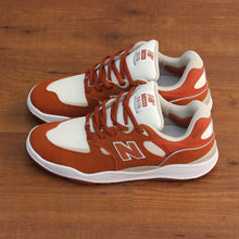 Cargar imagen en el visor de la galería, NEW BALANCE NUMERIC NM1010 RD TIAGO