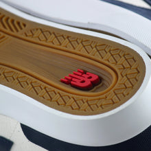 Cargar imagen en el visor de la galería, NEW BALANCE NUMERIC NM272