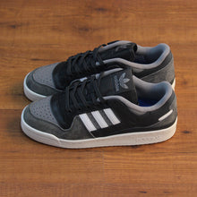 Cargar imagen en el visor de la galería, ADIDAS FORUM 84 LOW ADV
