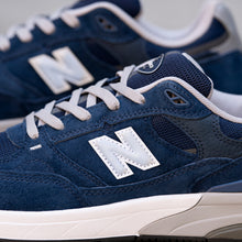 Cargar imagen en el visor de la galería, NEW BALANCE NUMERIC NM933 LNV
