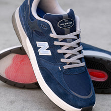 Cargar imagen en el visor de la galería, NEW BALANCE NUMERIC NM933 LNV
