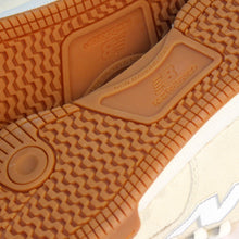 Cargar imagen en el visor de la galería, NEW BALANCE NUMERIC NM600 CRM
