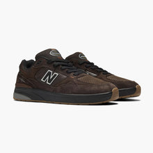 Cargar imagen en el visor de la galería, NEW BALANCE NUMERIC NM933 BAR REYNOLDS
