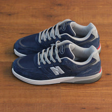 Cargar imagen en el visor de la galería, NEW BALANCE NUMERIC NM933 LNV
