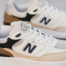 Cargar imagen en el visor de la galería, NEW BALANCE NUMERIC NM933 ONE

