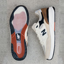 Cargar imagen en el visor de la galería, NEW BALANCE NUMERIC NM933 ONE
