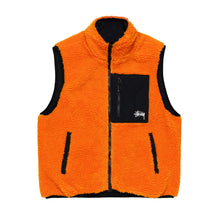 Cargar imagen en el visor de la galería, STÜSSY Sherpa  Reversible Vest
