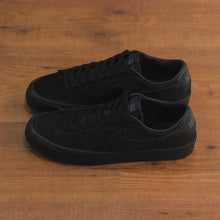 Cargar imagen en el visor de la galería, NIKE SB BLAZER LOW PRO GT
